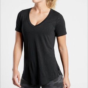 ATHLETA BLACK SCOOP V-NECK SHORT SLEEVE BREEZY TEE TOP